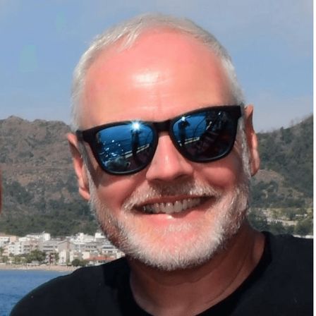 Photo of Andrew Robinson